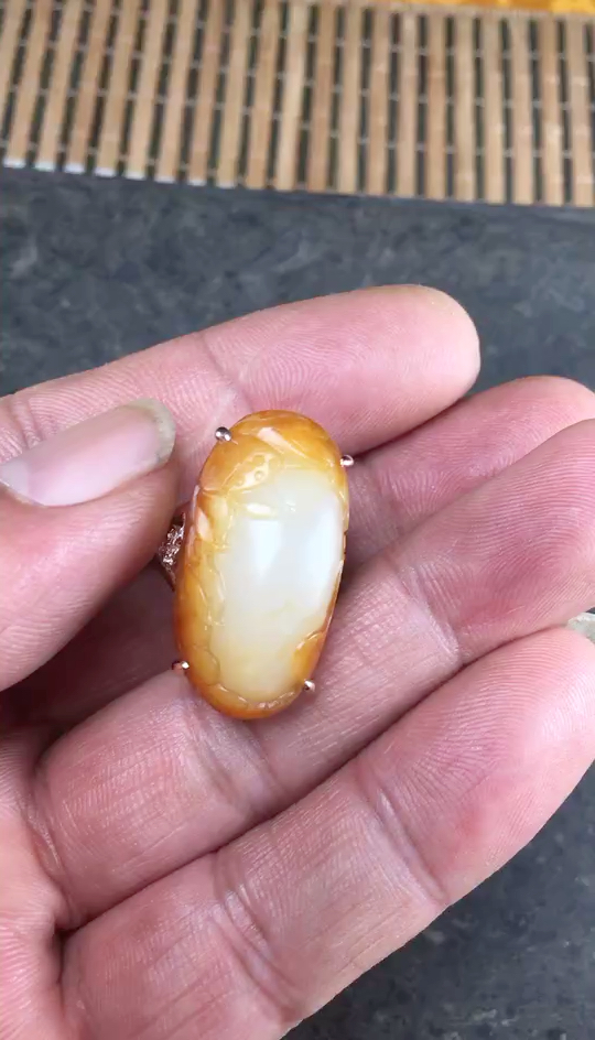 新疆和田玉籽料黄沁原籽18k金戒指