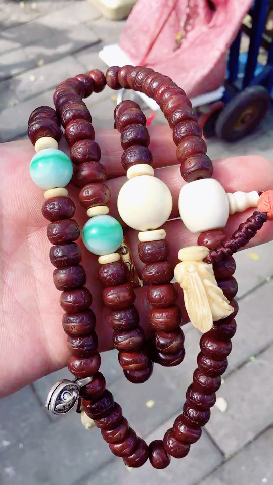 自己的百年老凤眼菩提手持,难得一见都是爆眼,欣赏.