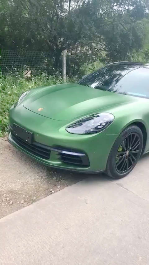 panamera 曼巴绿披上哑光车衣,野性同时增添一份神秘感