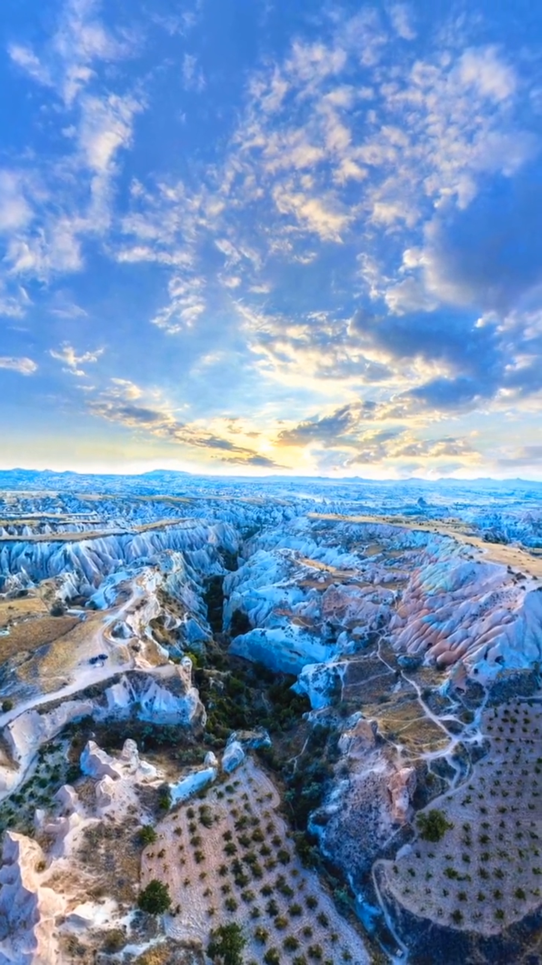 土耳其的卡帕多西亚,被《国家地理》评选为十大地球美景之一,地球上