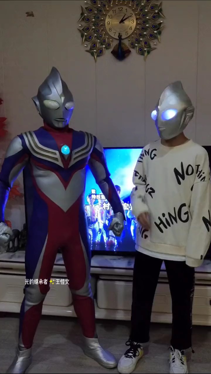 迪迦奥特曼和他的儿子在互相吹牛,真不愧是父子!