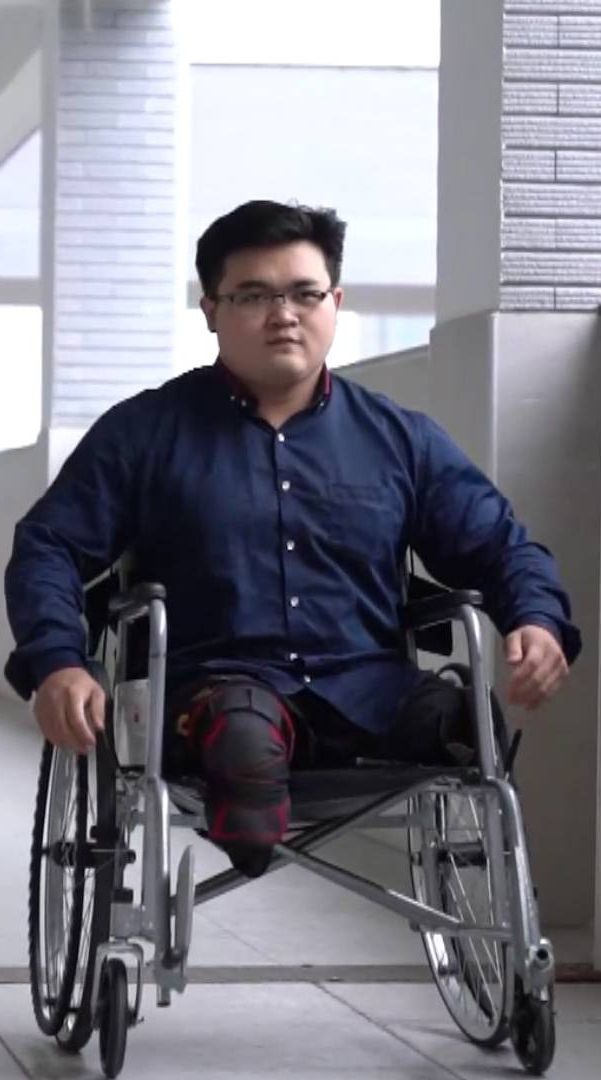 19岁少年轮椅上二次备战高考:想去更大的城市改变人生