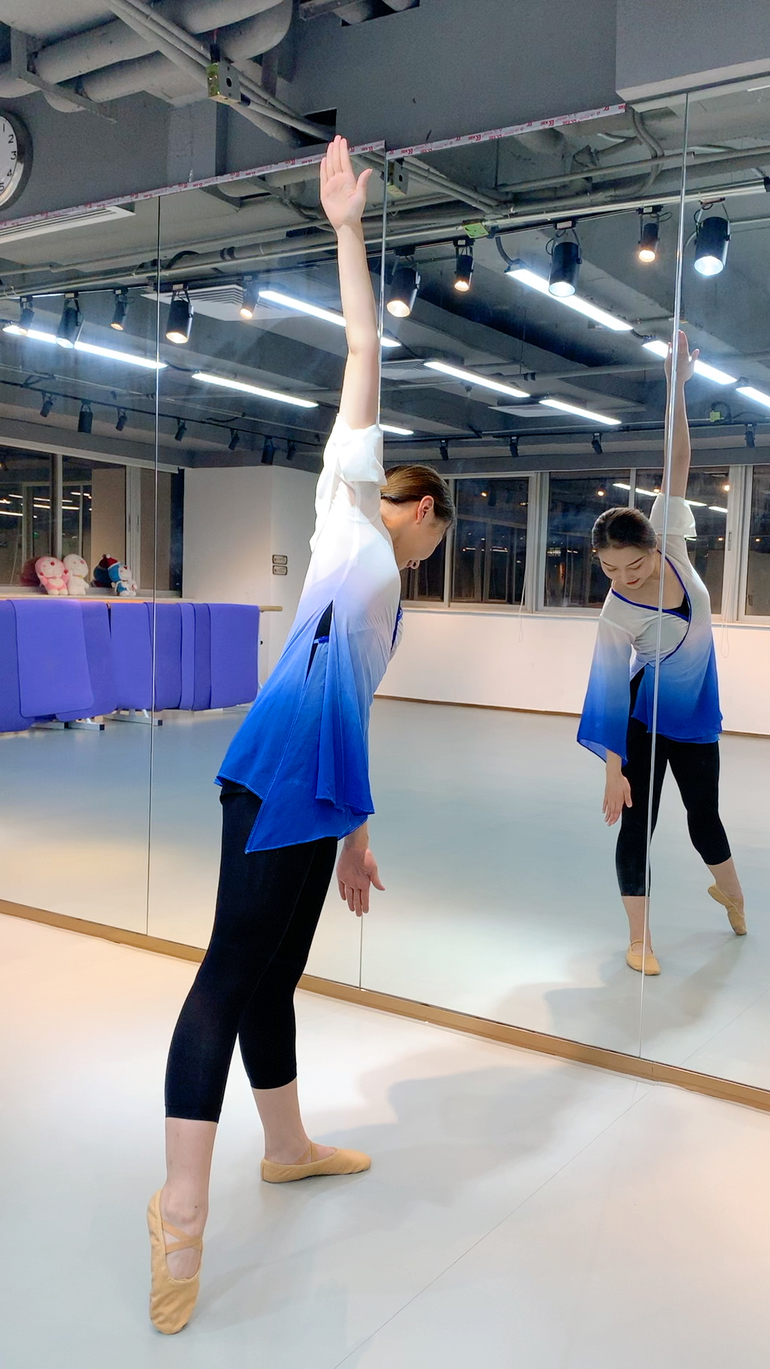 舞蹈技巧-点翻身 分解教学 四步 学会了吗95 #舞蹈 学习一下