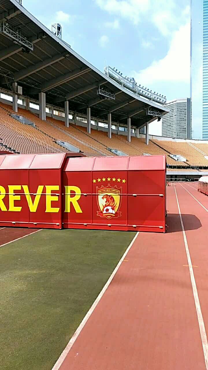 广州恒大 天体主场新装备:球员进场通道!