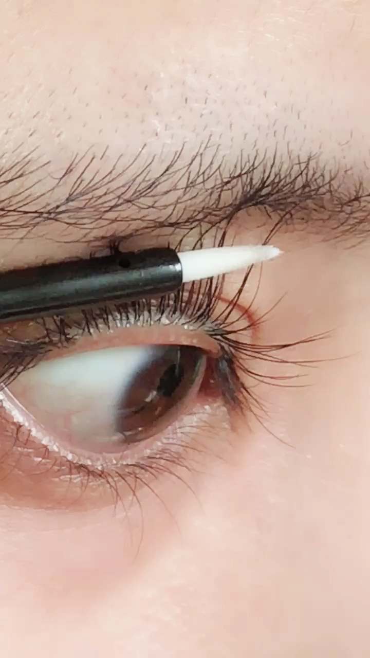 每根都是从毛囊内长出来的真长睫毛
