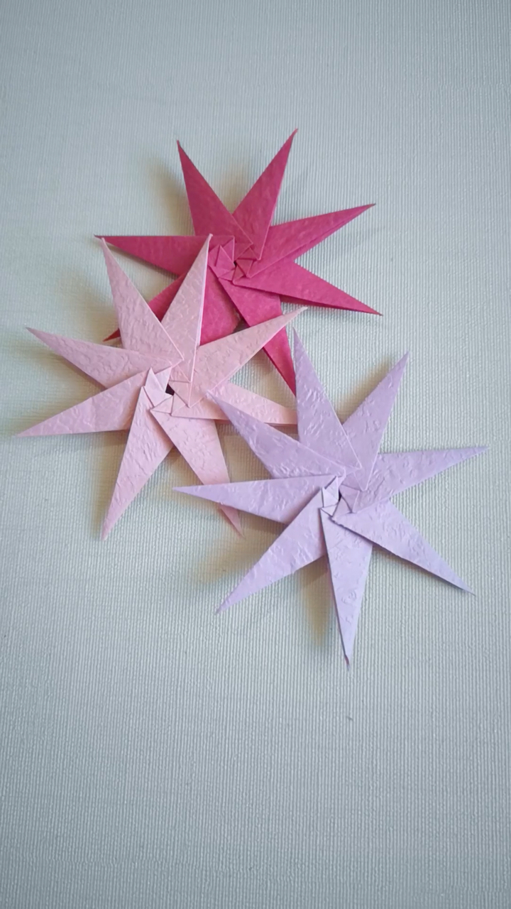 折一堆五颜六色的八角星,当装饰很好看哦