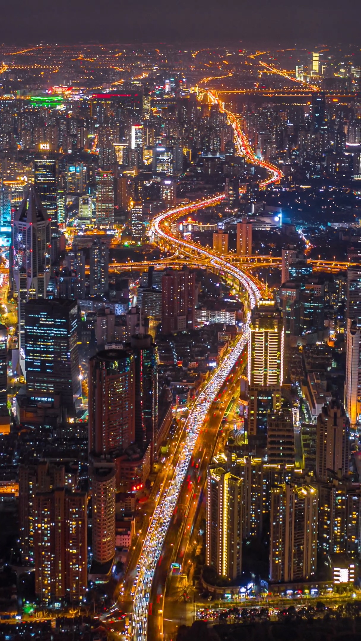 上海最美的视角不是三件套,而是这一条内透美的独特中轴线