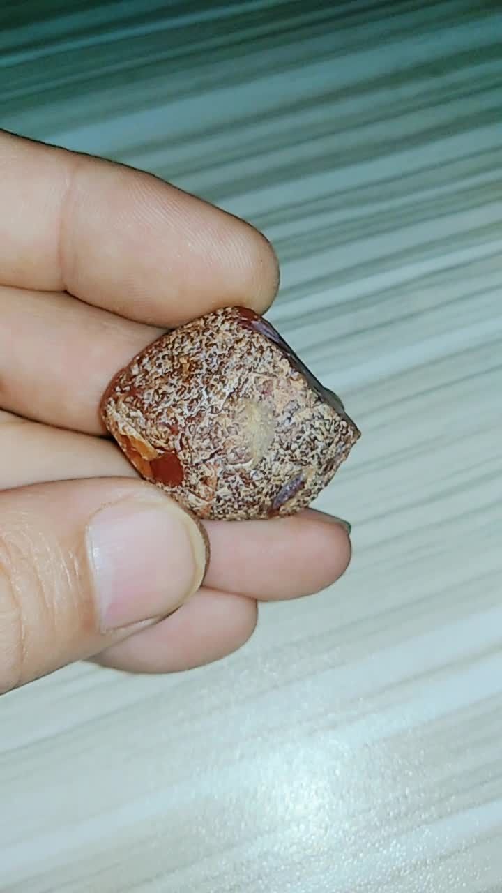 切开的宝石原石籽料