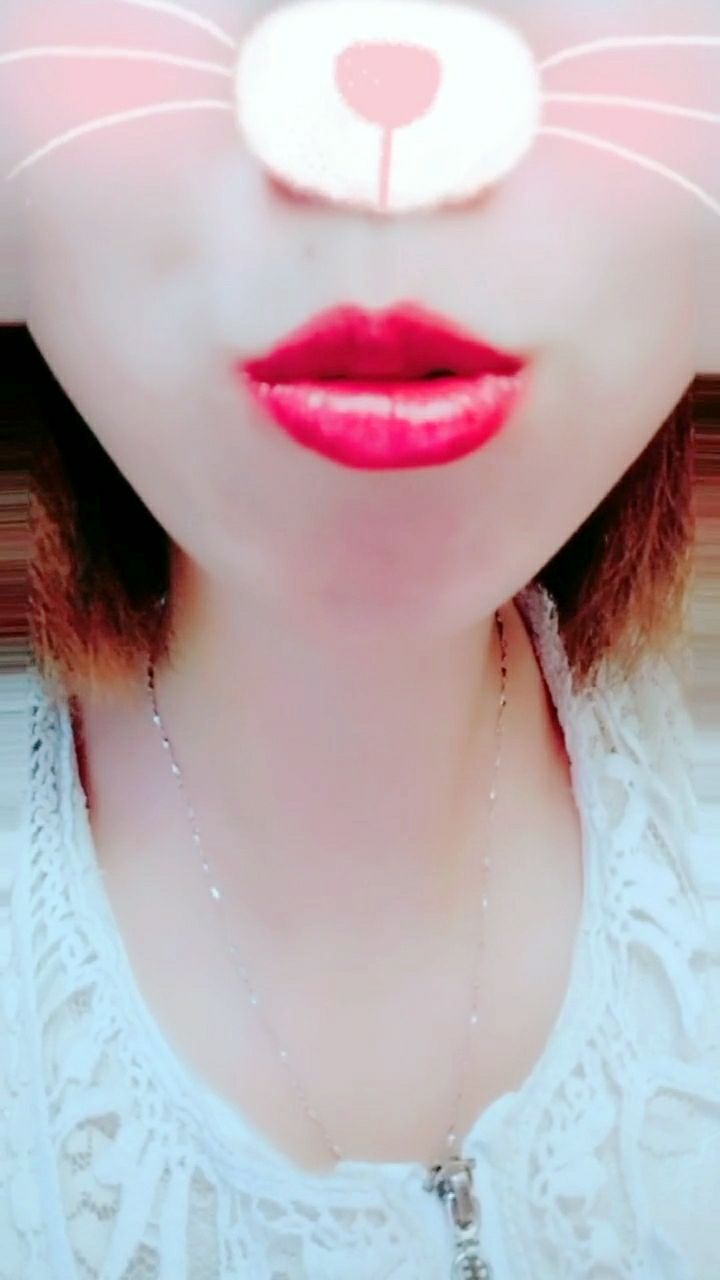 烈焰红唇嘟嘟嘴929090