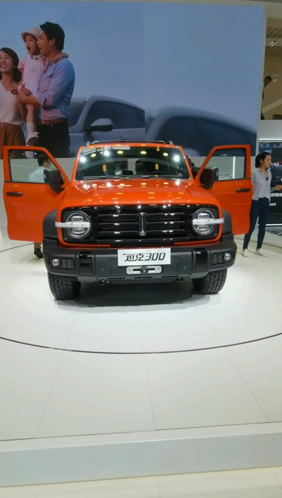 北京车展wey展台坦克300再次亮相