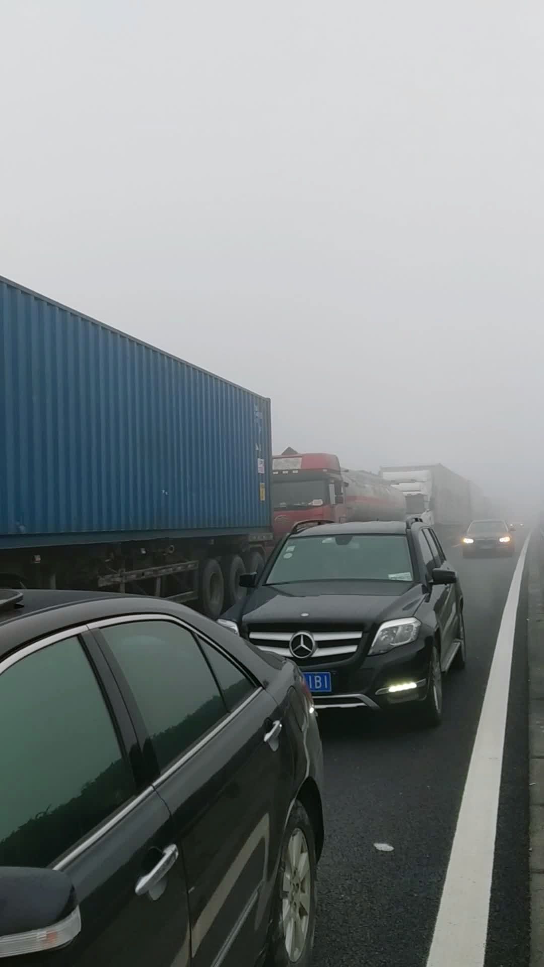高速封路了,出口就在前方
