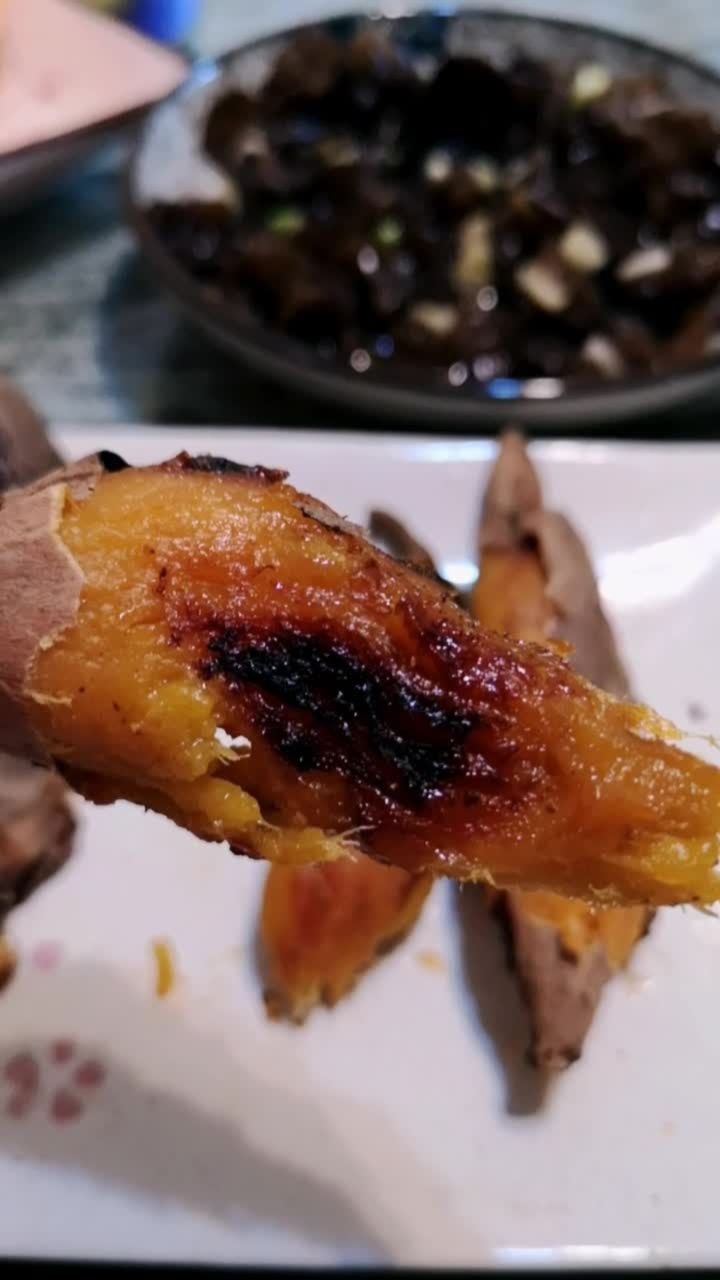 吃地瓜之前,准备洗手水,漱口水95太甜太粘手