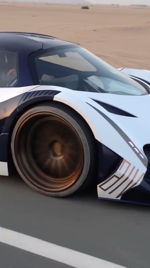 迪拜本土超跑devel sixteen5000马力