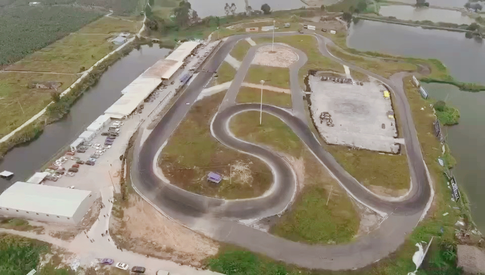 先锋特技车队驻地,惠州福岗赛车场.