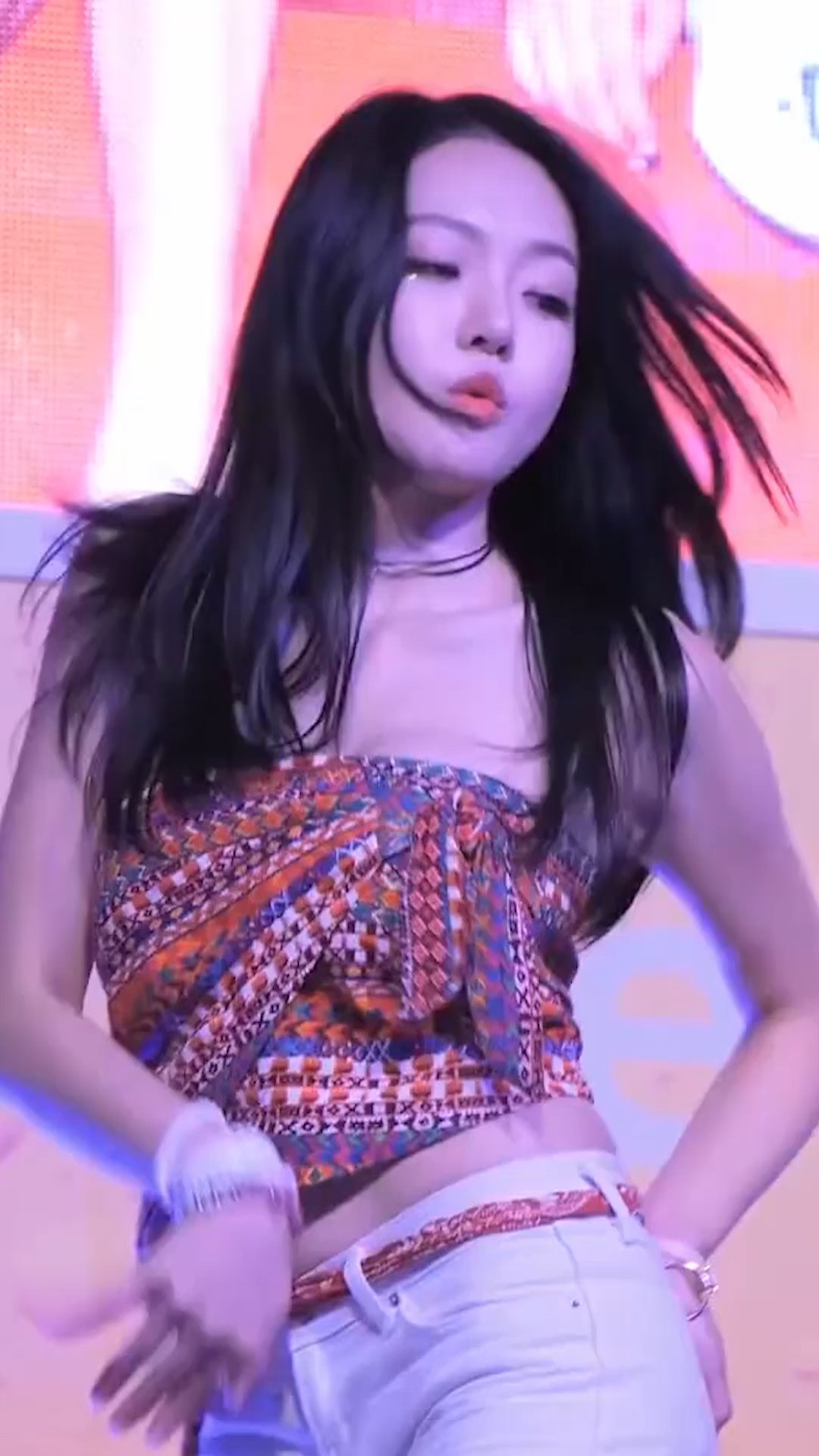 韩国女团人气女星,朴恩率演出舞蹈