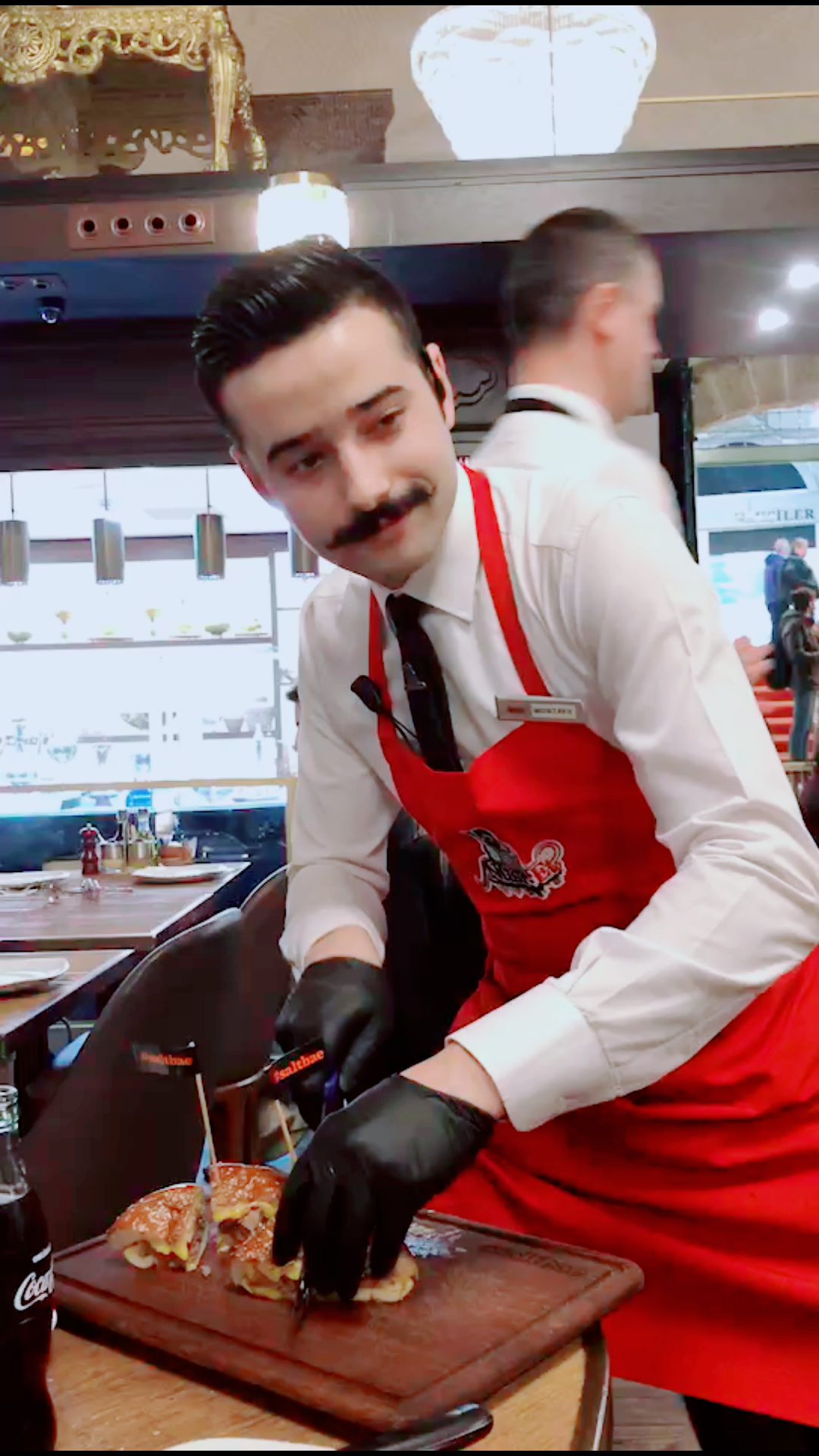 在土耳其的最后一天品尝#撒盐哥#家的美食,不仅美食超级棒,服务生小哥