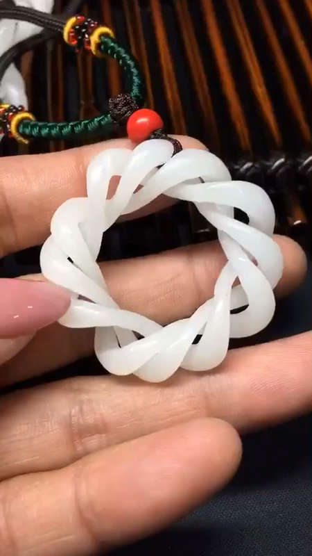 绞丝,很古老的工艺,我们现代人可以比较容易完成,那么古人是怎么做到