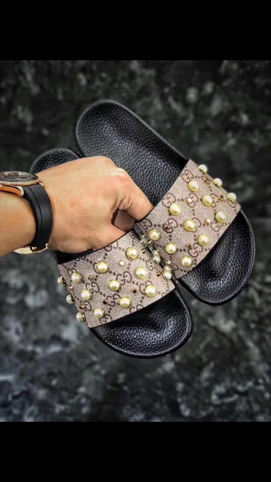gucci 古奇 18ss 珍珠扣印花拖鞋 正品原版gucci 18ss 时装周街拍出镜