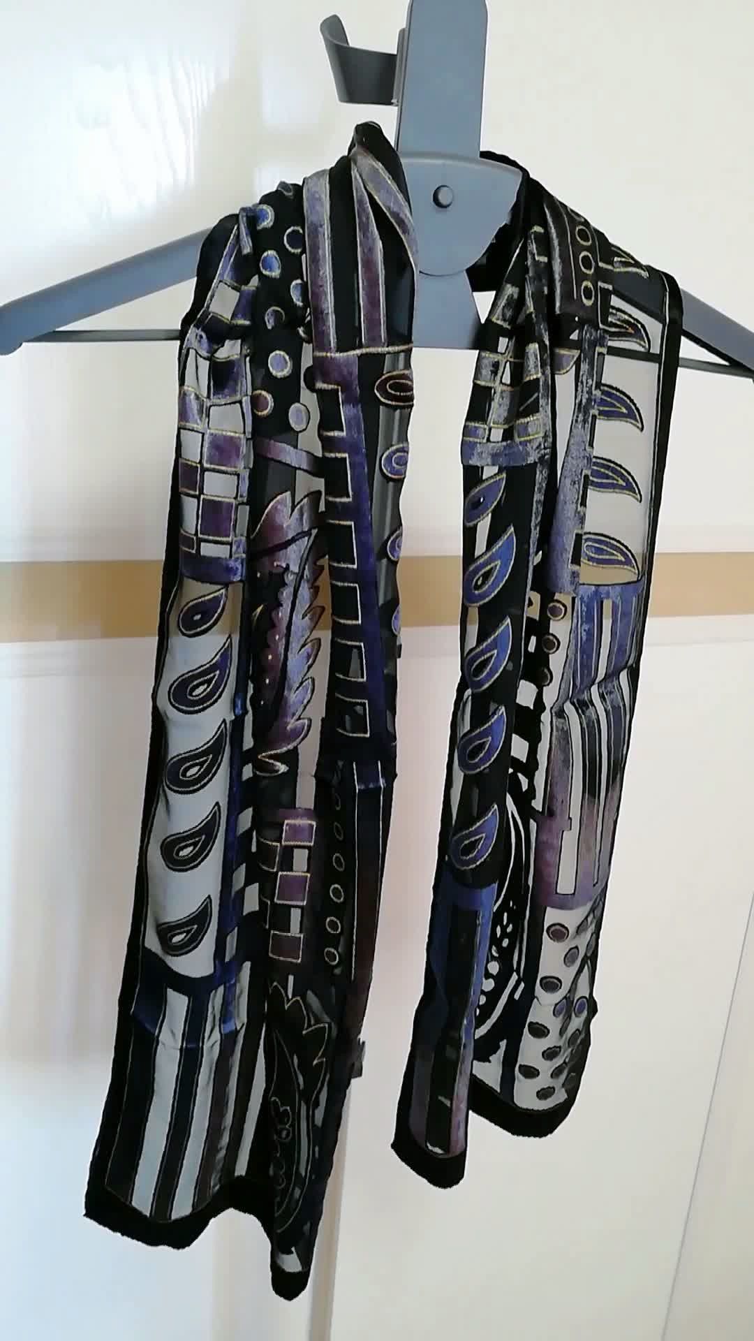 真丝烂花绒丝巾 viscose  68% soie 32% 尺寸约 152*32cm 29