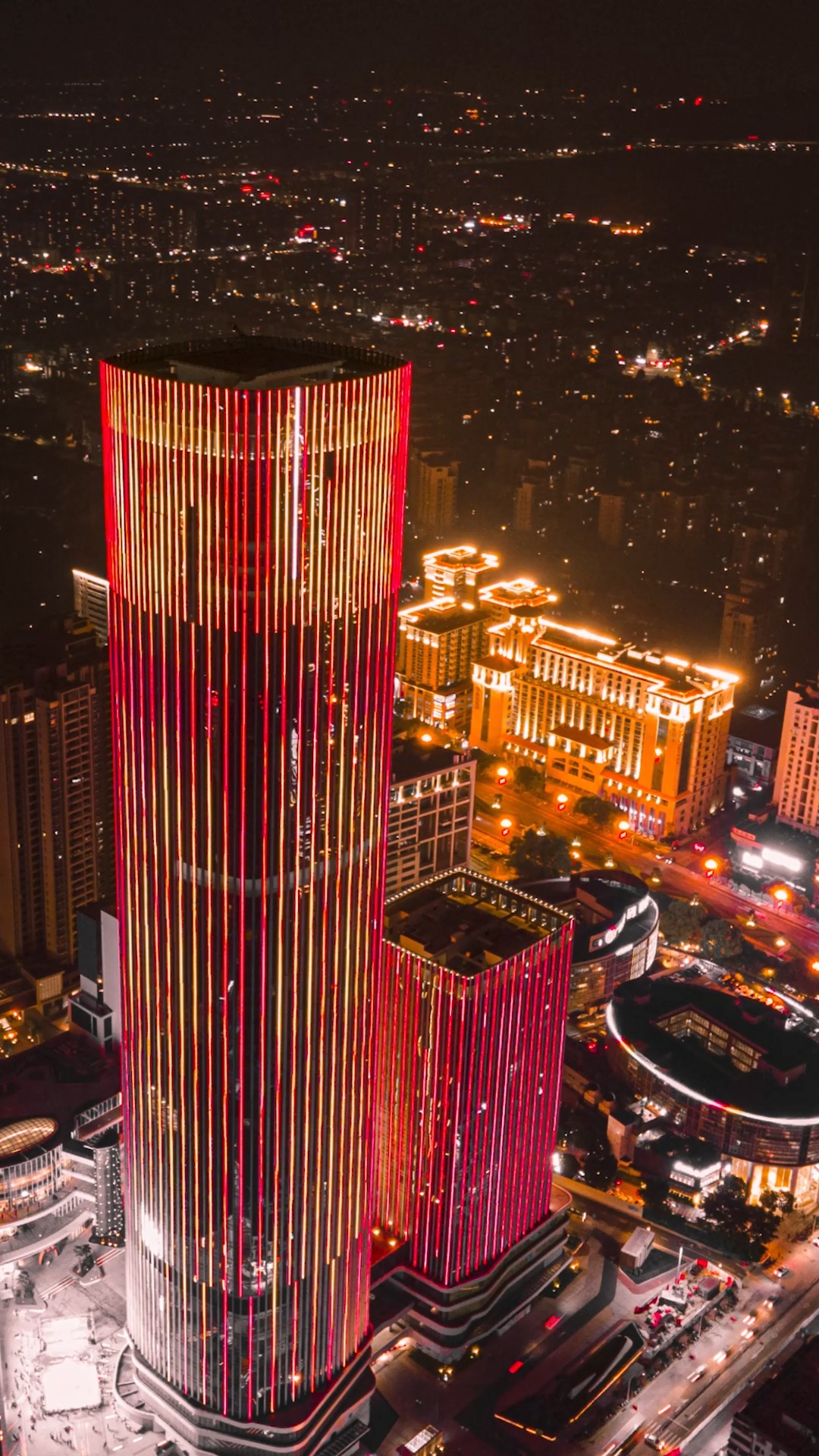 哇,这是完美金鹰广场,国庆中国红配色.