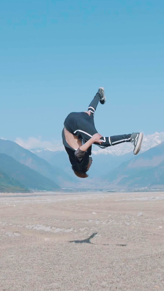 大凉山的跑酷少年,4000米高原上依然能嗨