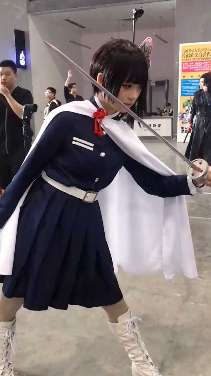 小姐姐握剑的姿势,是不是很帅气