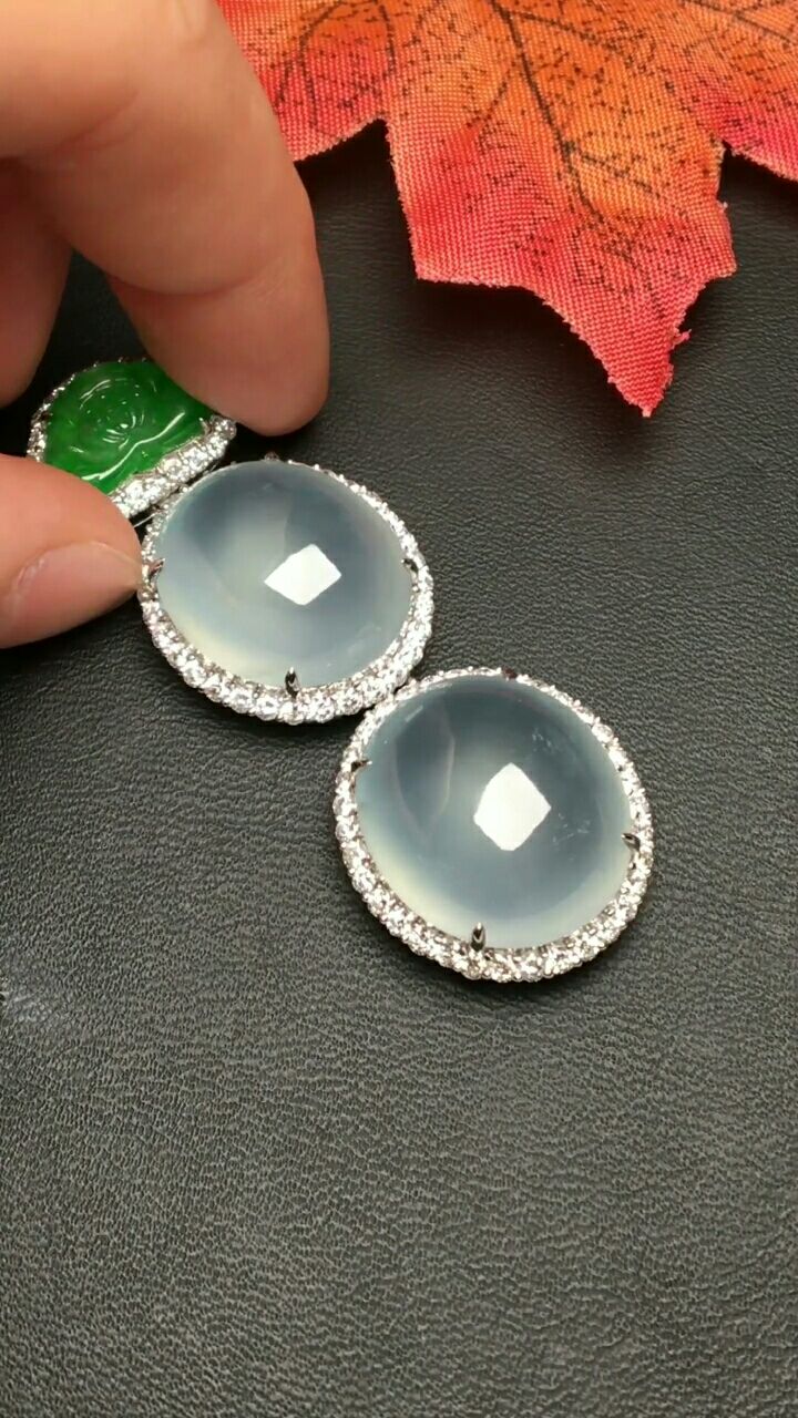 951084795冰玻种吊坠,水润十足,冰润透亮,饱满,起荧光,完美无瑕