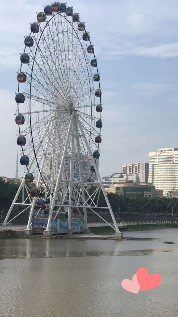 这是茂名市小东江摩天轮,白天与夜晚差远了,下次再拍夜景,不懂怎么