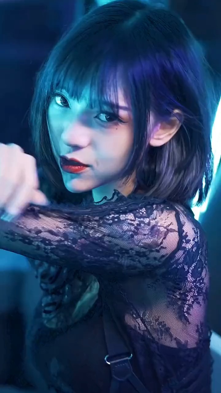 凭借自己的专业舞蹈,红遍全网,她就是#舞小喵