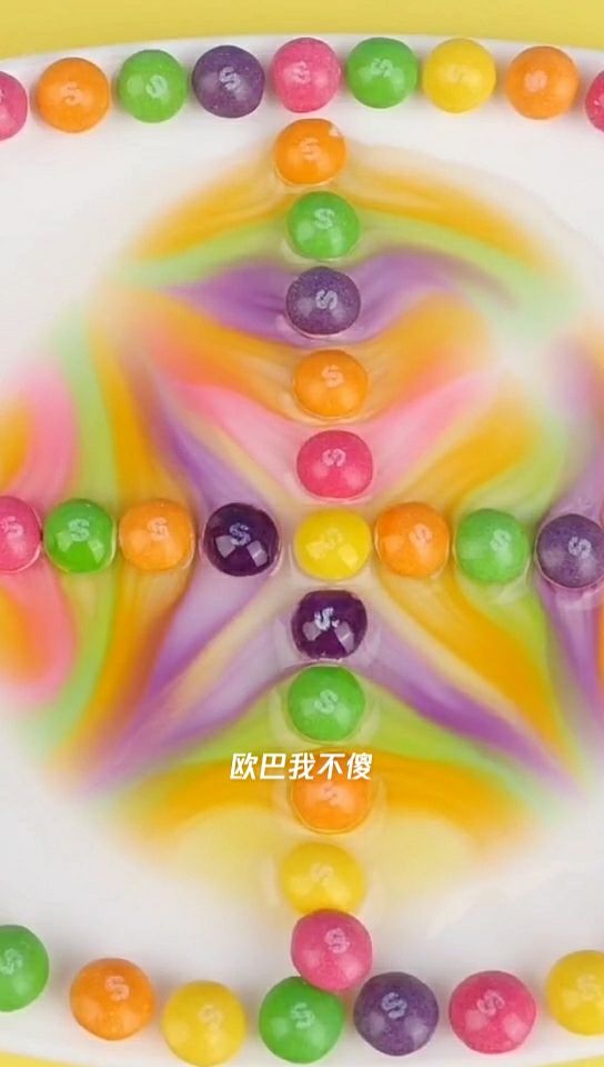 彩虹糖摆出造型后,加完水居然能变这么漂亮,你get了吗?
