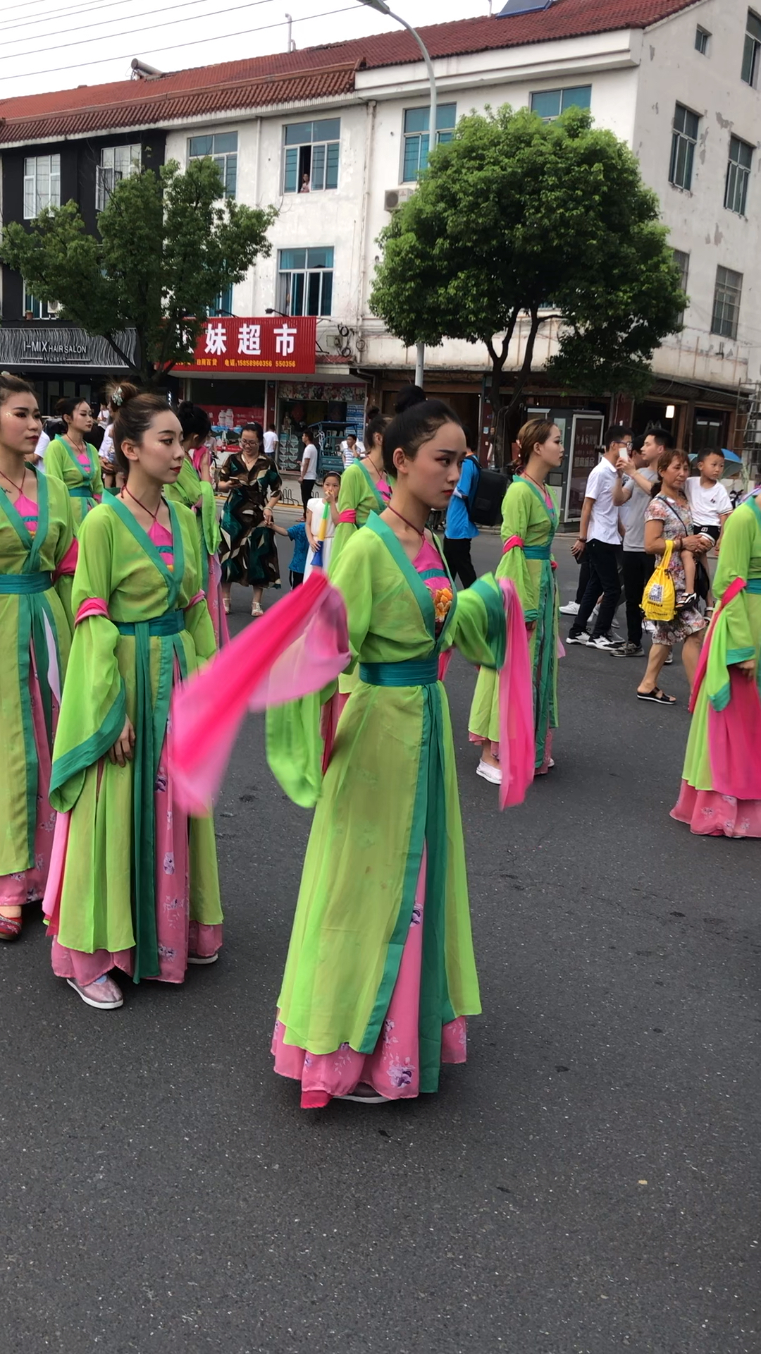 美女如云的横店影视城