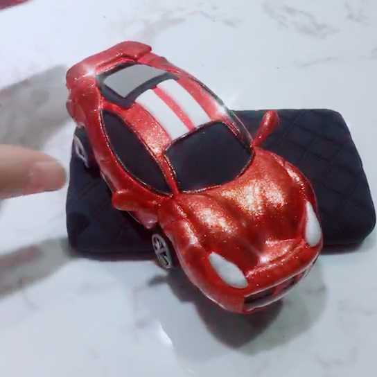 纯手工粘土法拉利488 历时半个月终于完工了