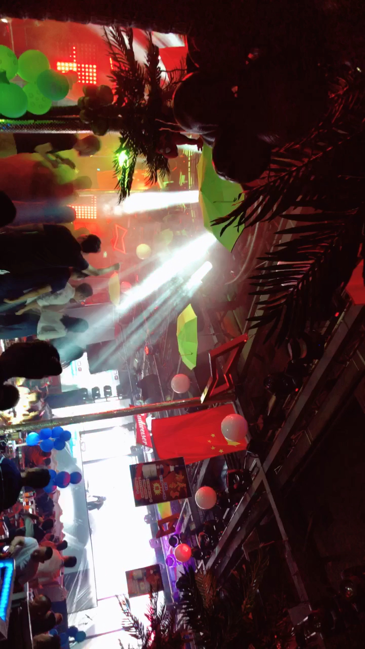 地心引力酒吧 嗨起来