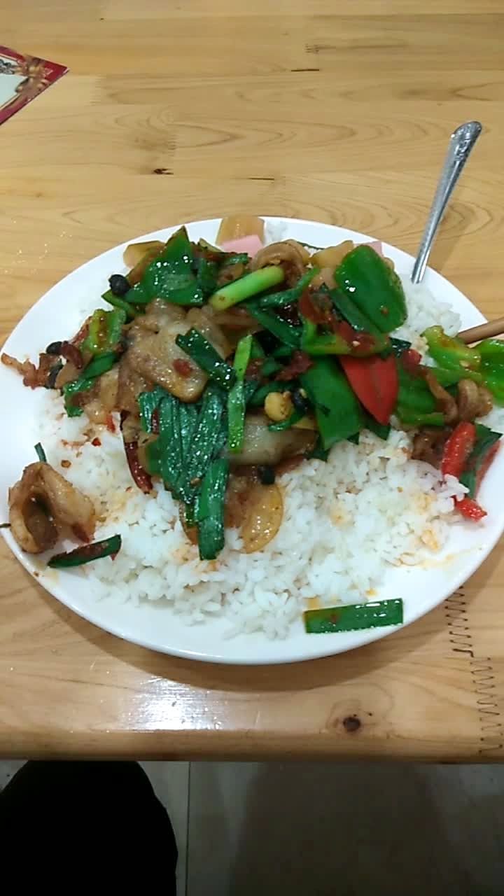 一份回锅肉盖饭解决!努力,奋斗!