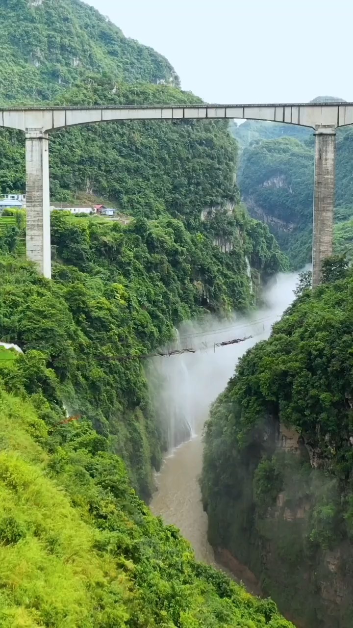 贵州兴义清水河大峡谷难得一见的美景