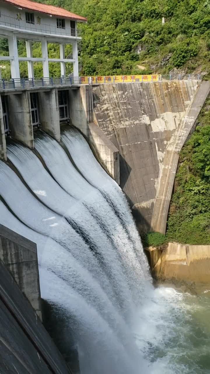 水库大坝泄洪口