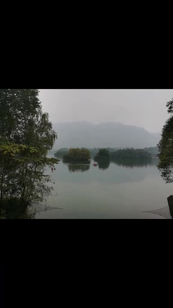 朦胧中的白水湖……别有一番风味.西游记孔雀公主拍摄地