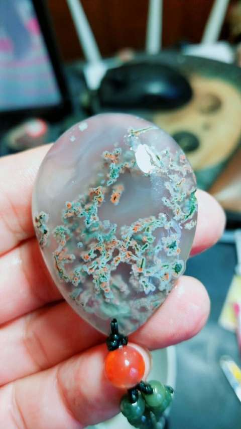 雨花石玛瑙草花吊坠,色美质地优,帅哥美女均可佩戴