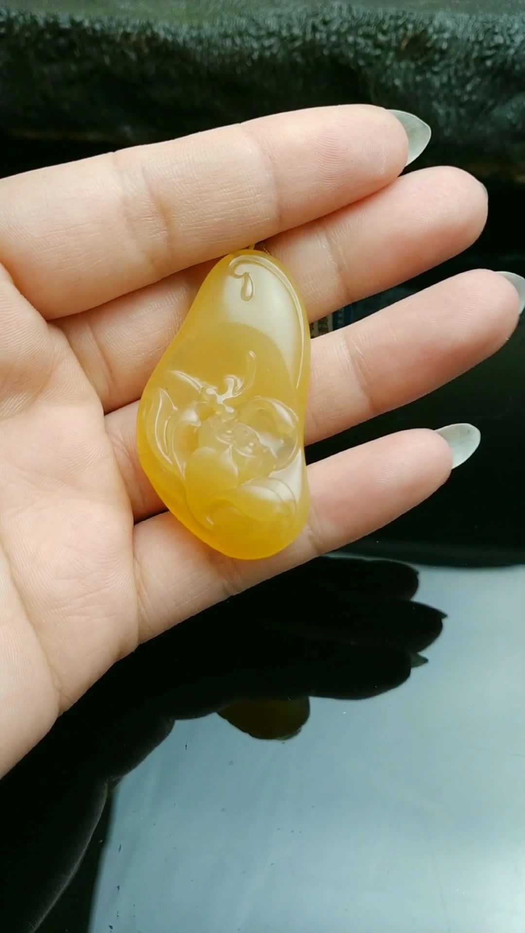 98999899新疆地产金丝玉鸡油黄宝石光一品清莲