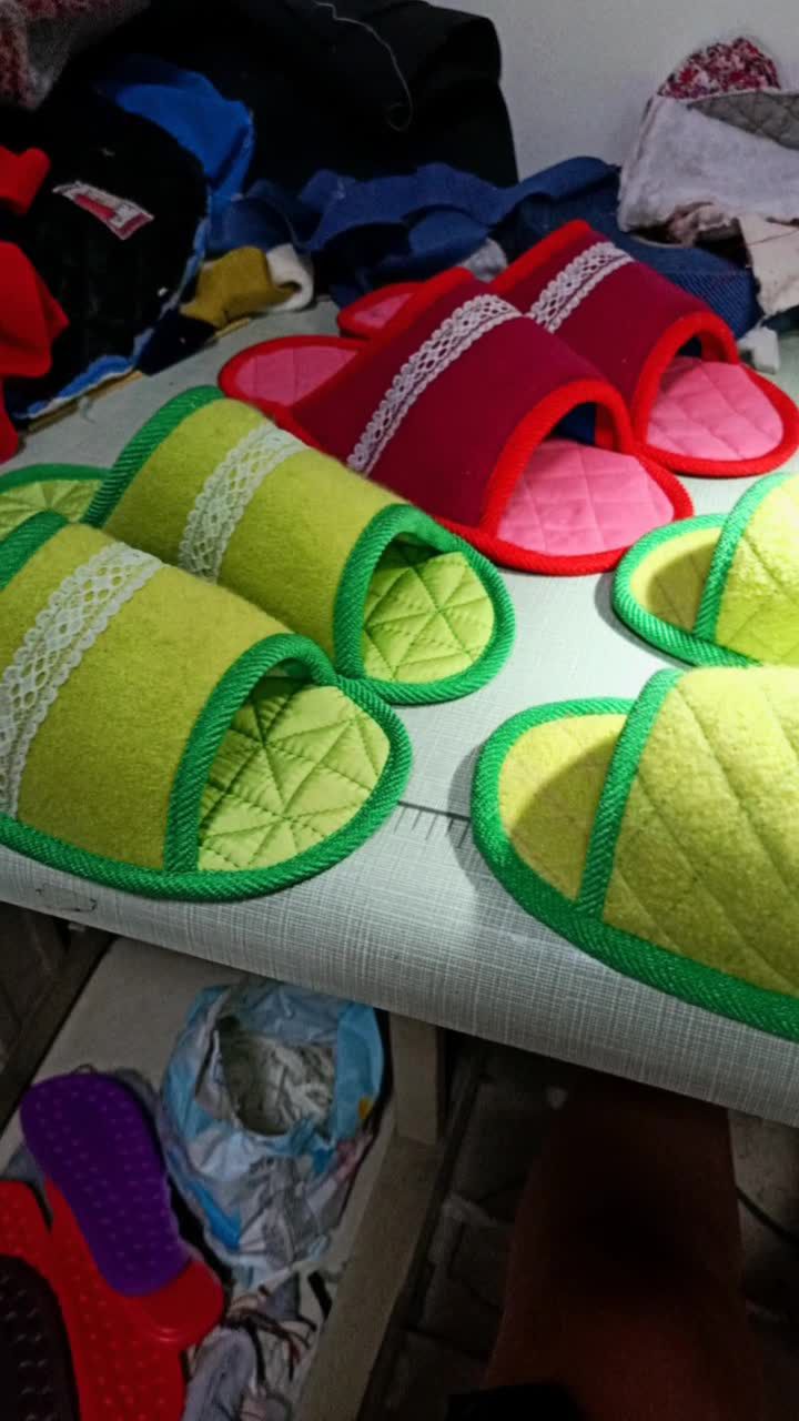 旧衣服袖子改拖鞋,旧衣服改包包_大山谷图库