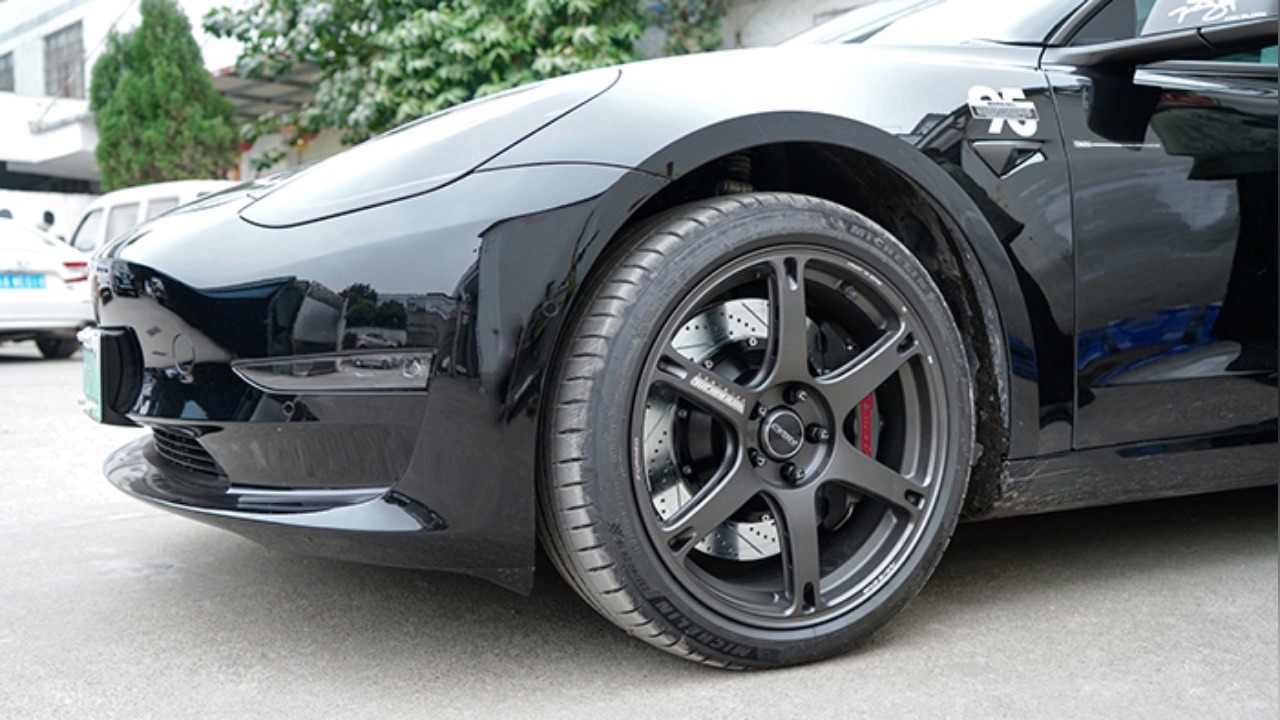 特斯拉model 3改装rotora刹车rf603六活塞卡钳