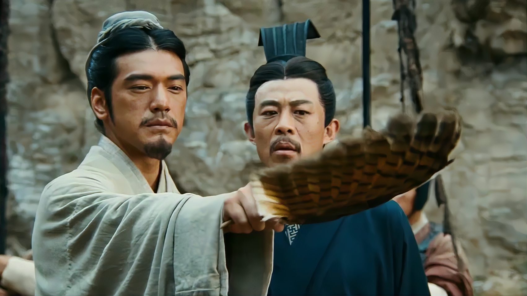 影视:诸葛亮用羽扇一比划,没想就知道是雁形阵,这就是默契