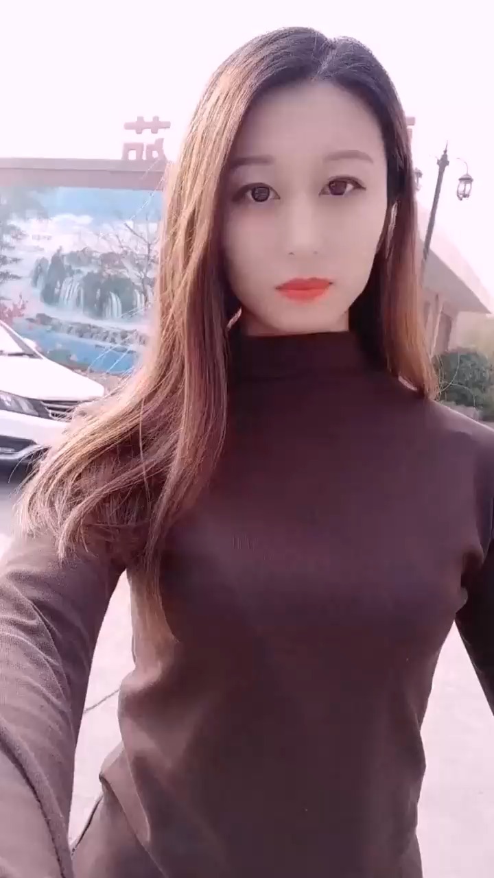 爱自拍的时尚女人,这样的80后美女,大家说老了吗