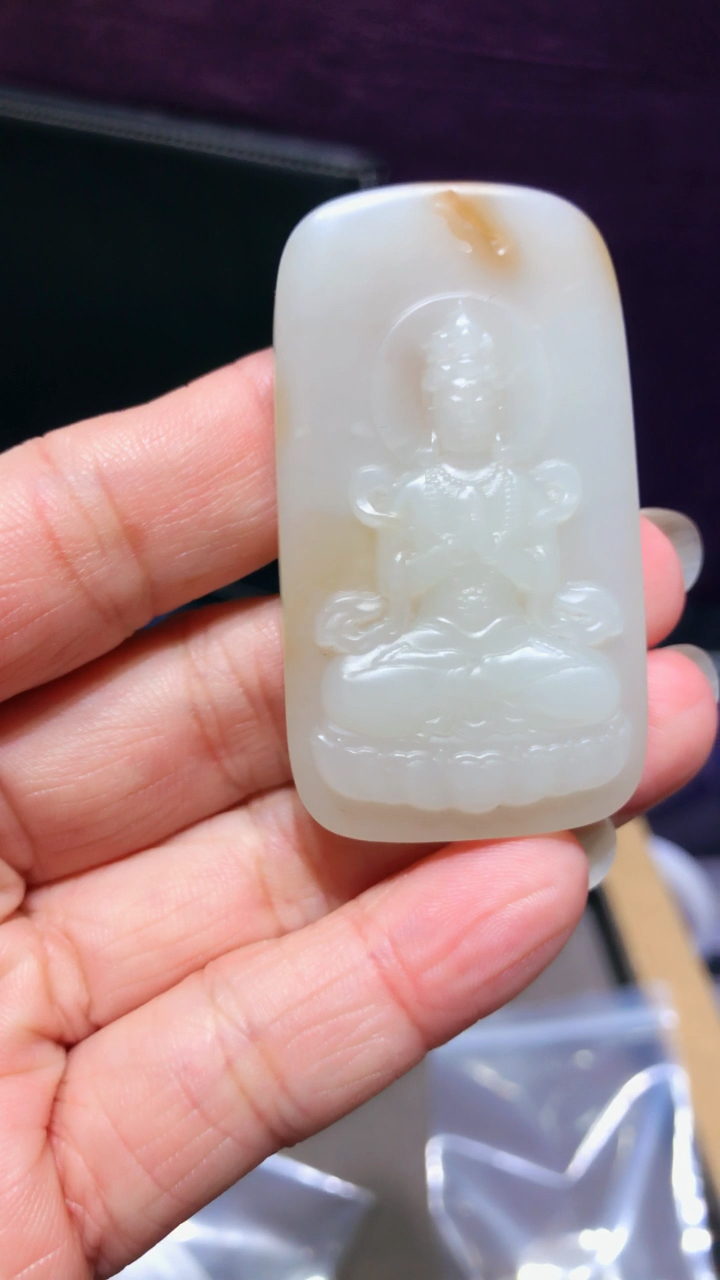 新疆和田玉山料【观音】观音菩萨端坐莲花宝座,观心自在,自在观心.