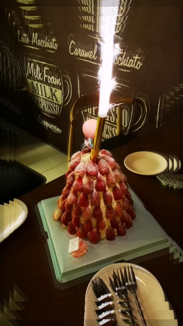 超级炫酷呢96蛋糕收到一致好评,超级好吃,不甜不腻,这才是我们要做