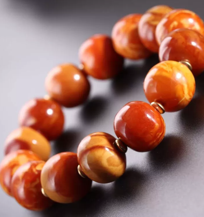 二代老蜜蜡不会辨别?专家给你支一招!#琥珀蜜蜡 #吊坠 #玉石 #珠宝