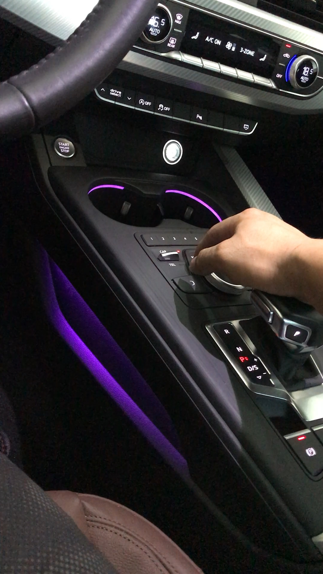 奥迪a4 原厂32色氛围灯,漂亮不止一点点