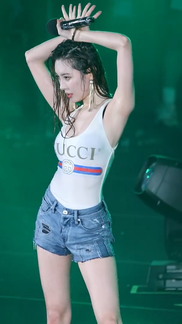 能把泳衣穿出这种美感的说宣美第一没意见吧