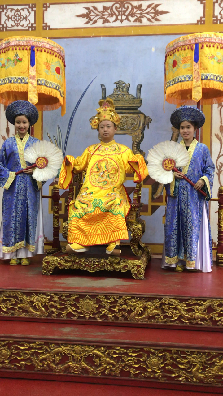 穿上龙袍也不像太子,像屌丝…越南顺化皇宫,拍摄失误!