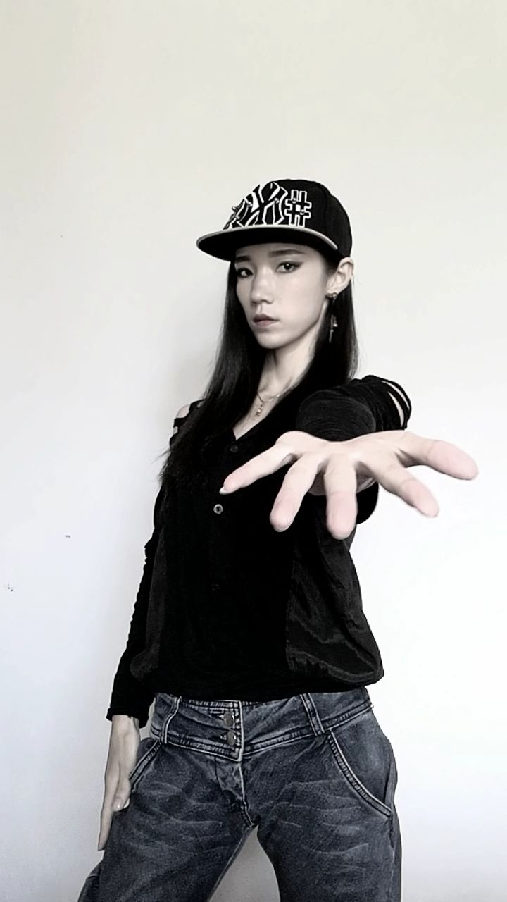 一只帅气的手势舞送给你们!鼓励一下我这80后的老阿姨吧!